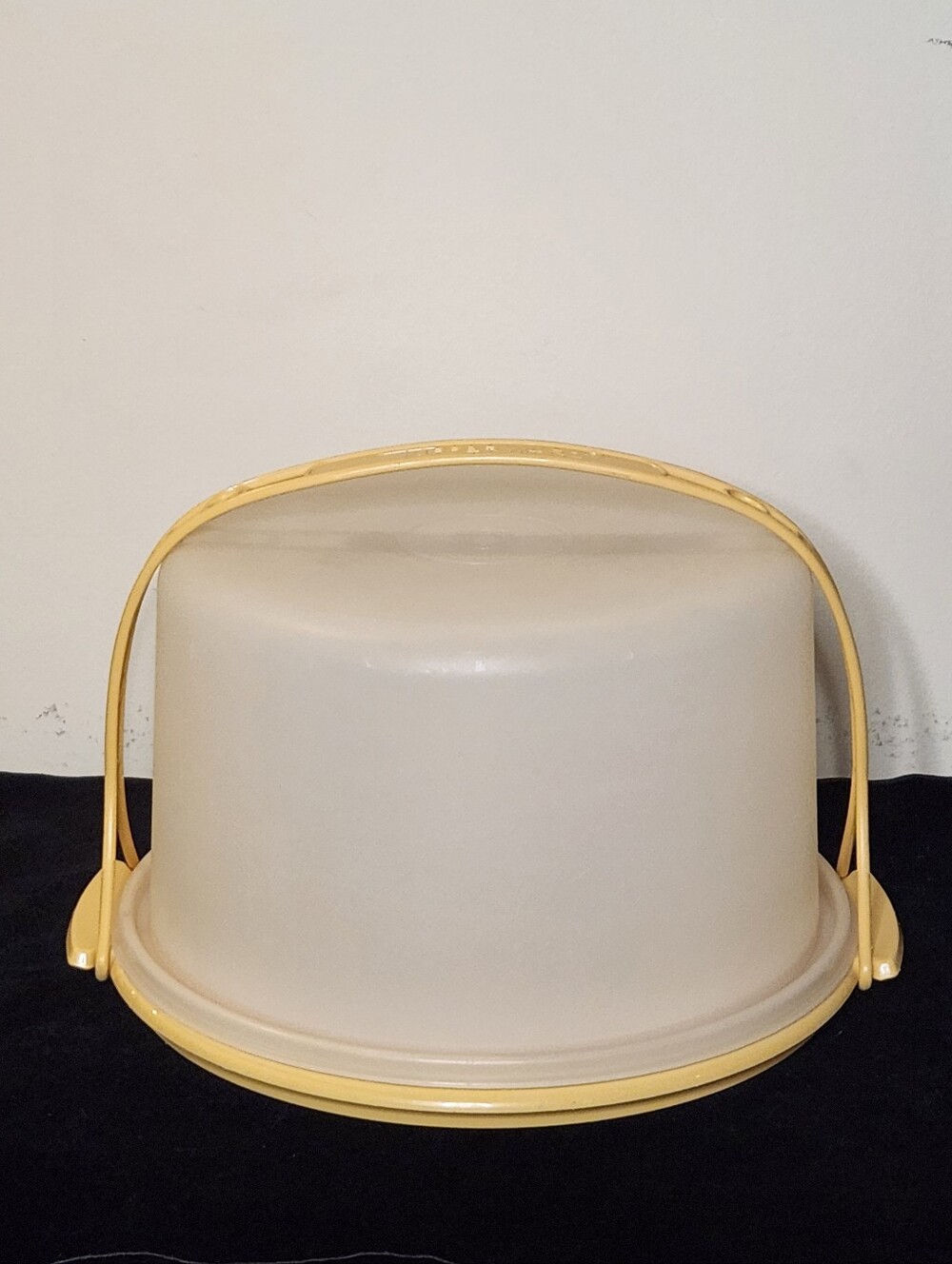 Vintage Tupperware 10" Round Cake Taker With Lid And Carrier #684-5 Harvest Gold